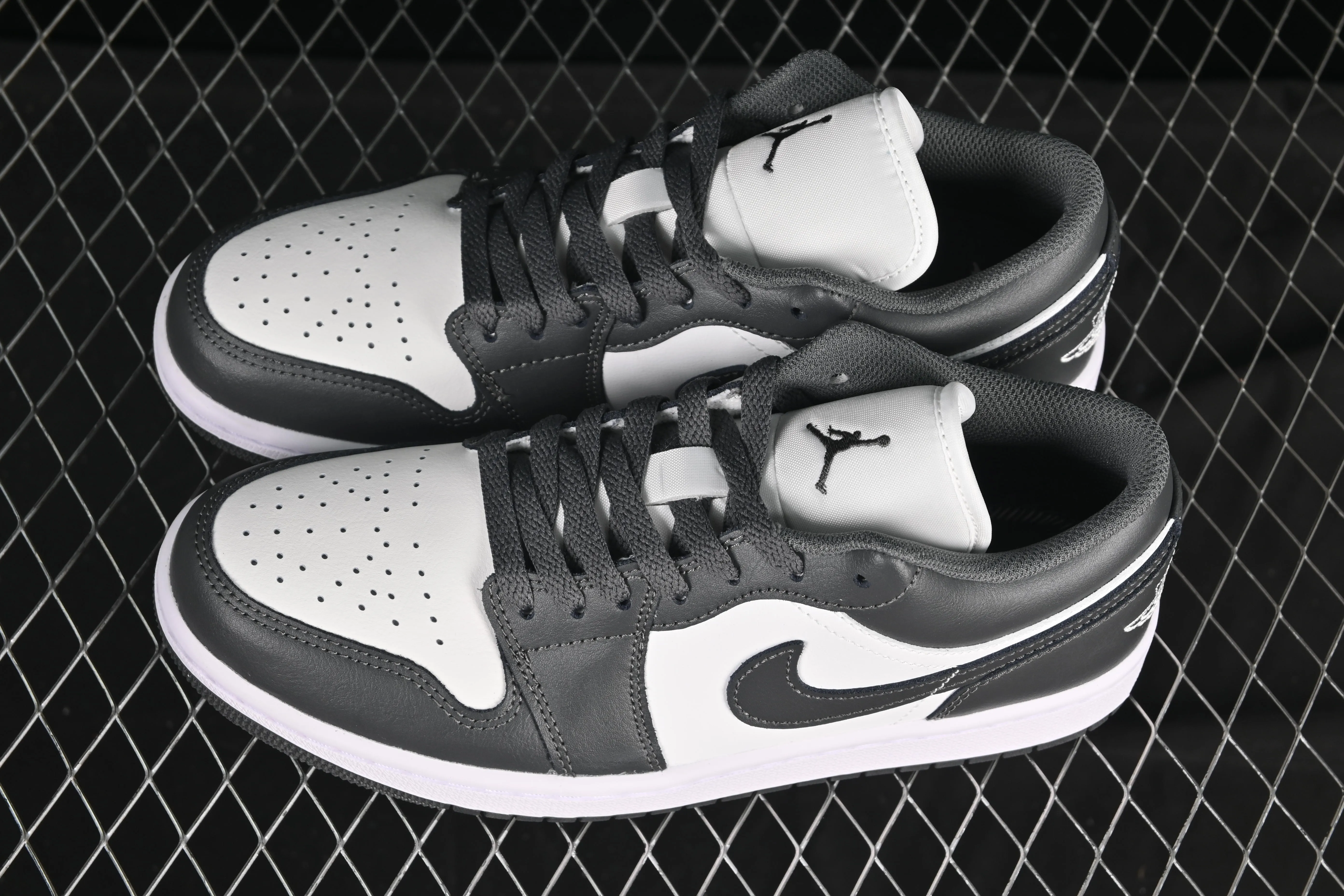 All categories Air Jordan Jordan series basketball shoes Air Jordan 1 Low G version pure original Air Jordan 1 Low AJ1 Joe 1 white and gray color low-top cultural casual sneakers 553558-044